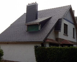 Une toiture en ardoises nécessite une pose de qualité par un couvreur-ardoisier