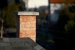 Faire contrôler sa cheminée par un couvreur : aussi primordial que la toiture
